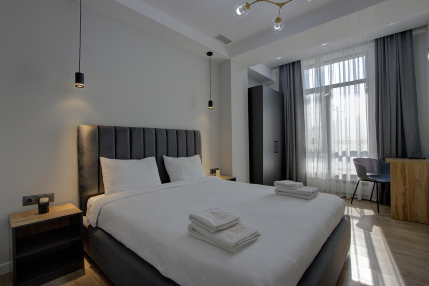 Aisha Hotel Bishkek Esterno foto