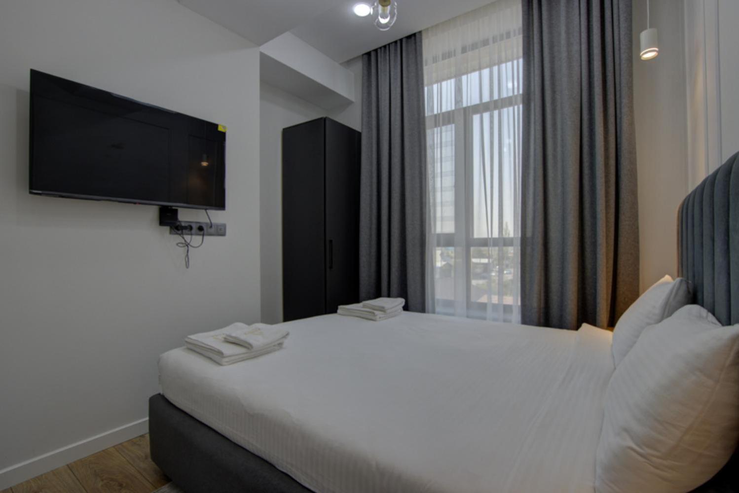Aisha Hotel Bishkek Esterno foto