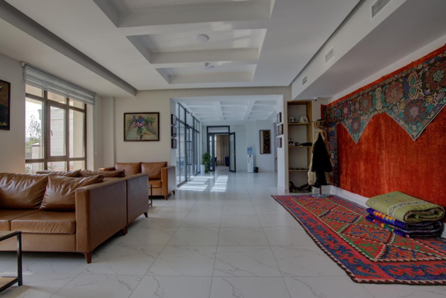 Aisha Hotel Bishkek Esterno foto