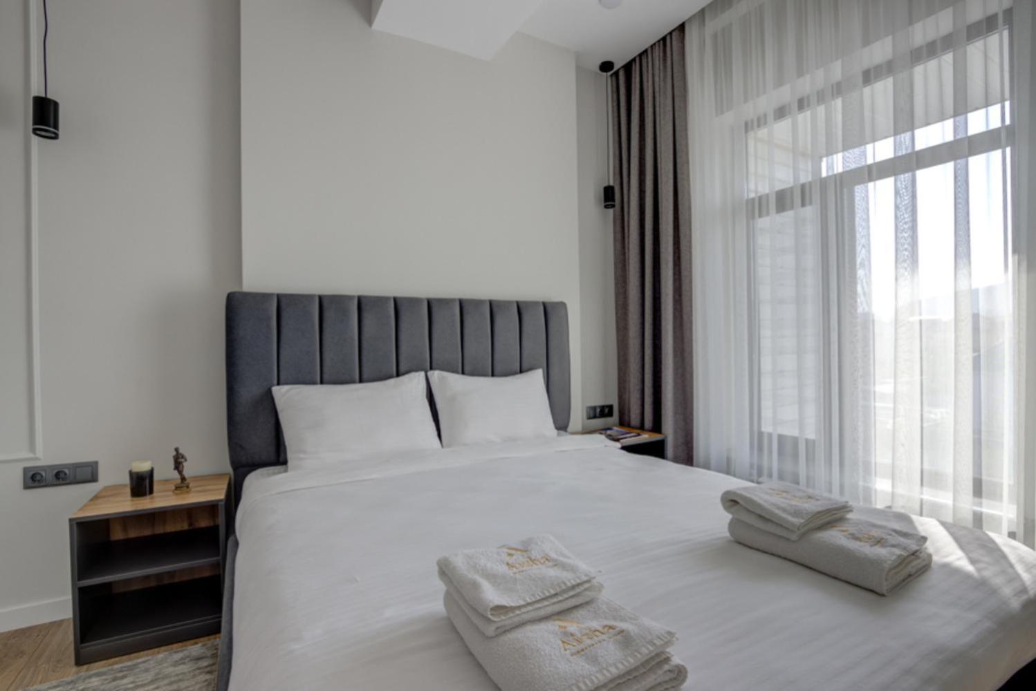 Aisha Hotel Bishkek Esterno foto