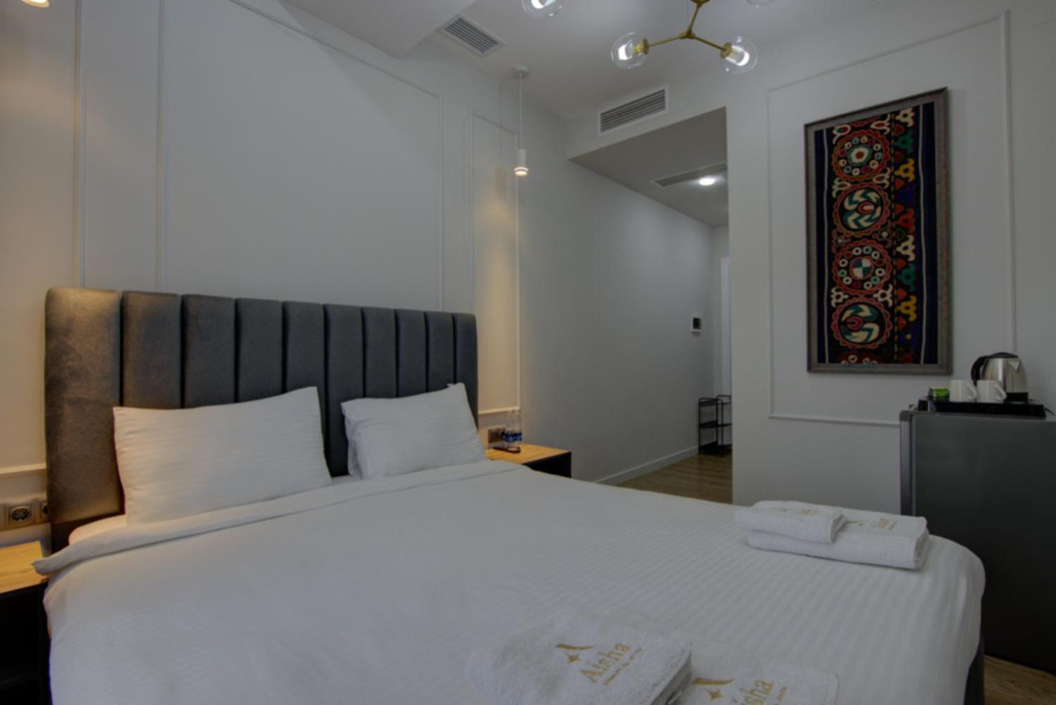 Aisha Hotel Bishkek Esterno foto