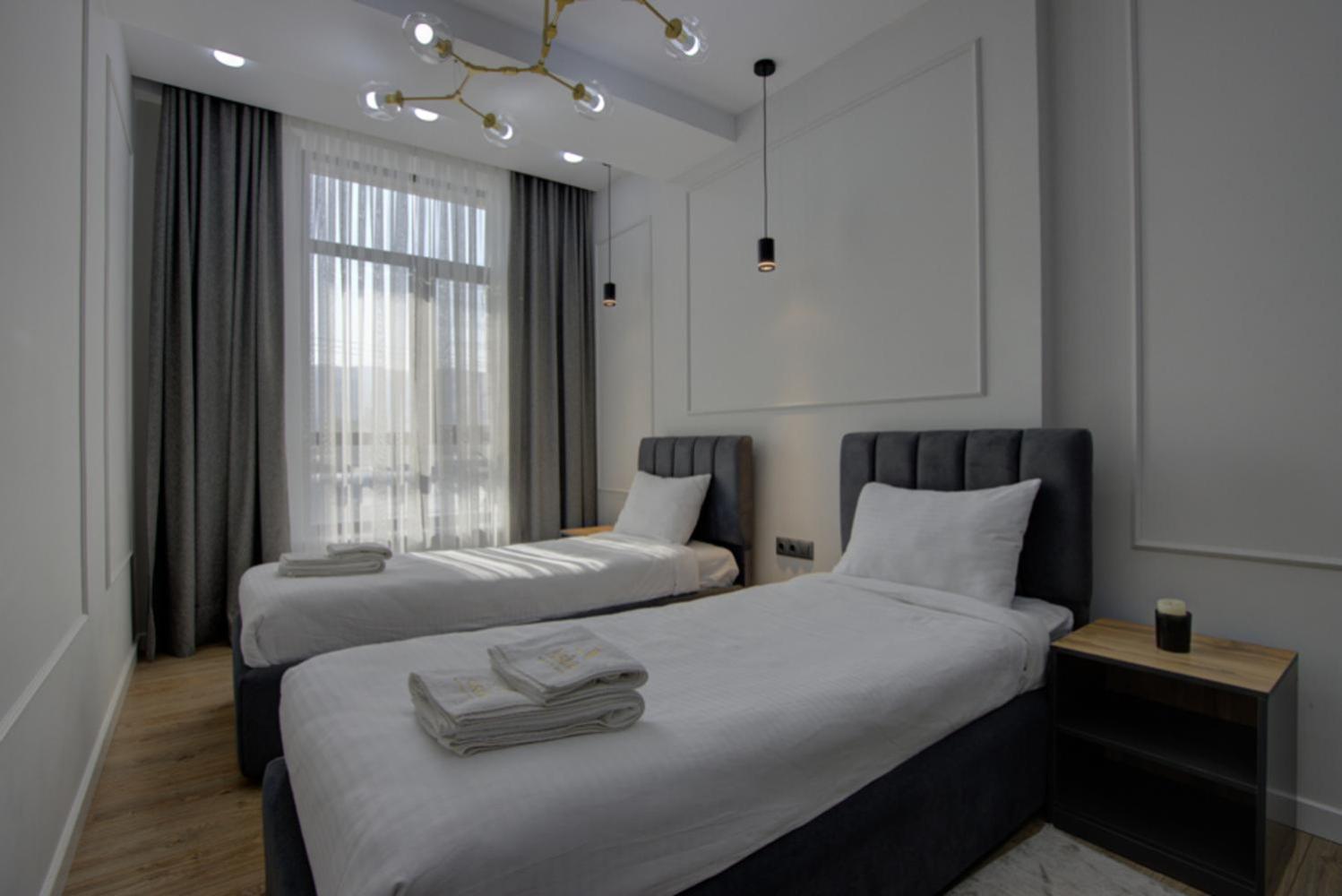 Aisha Hotel Bishkek Esterno foto
